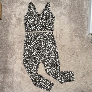 Stylish Black and Cream Active Wear